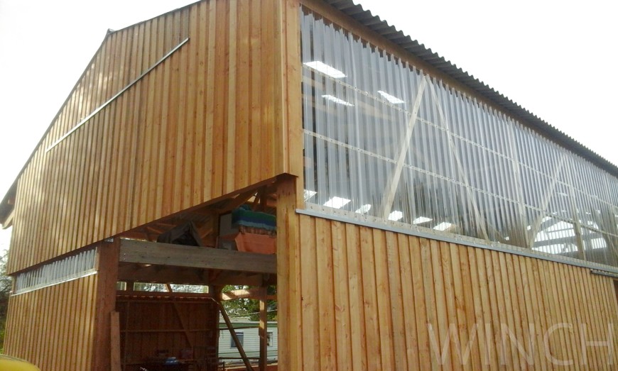 Agence Winch Architecture La boîte en paille sous le hangar en bois 